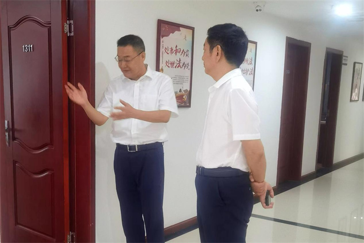 省供銷社黨組成員、機關(guān)黨委書記李先明帶隊檢查指導(dǎo)棉麻集團安全生產(chǎn)工作